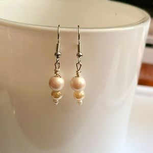 Faux pearl earrings🏷3×$15
